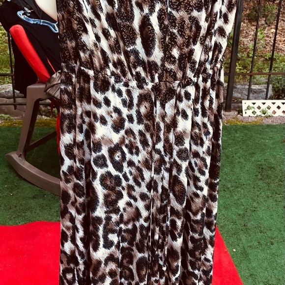 Connected Apparel size large sleeveless leopard print jumpsuit with stretch - Picture 9 of 13